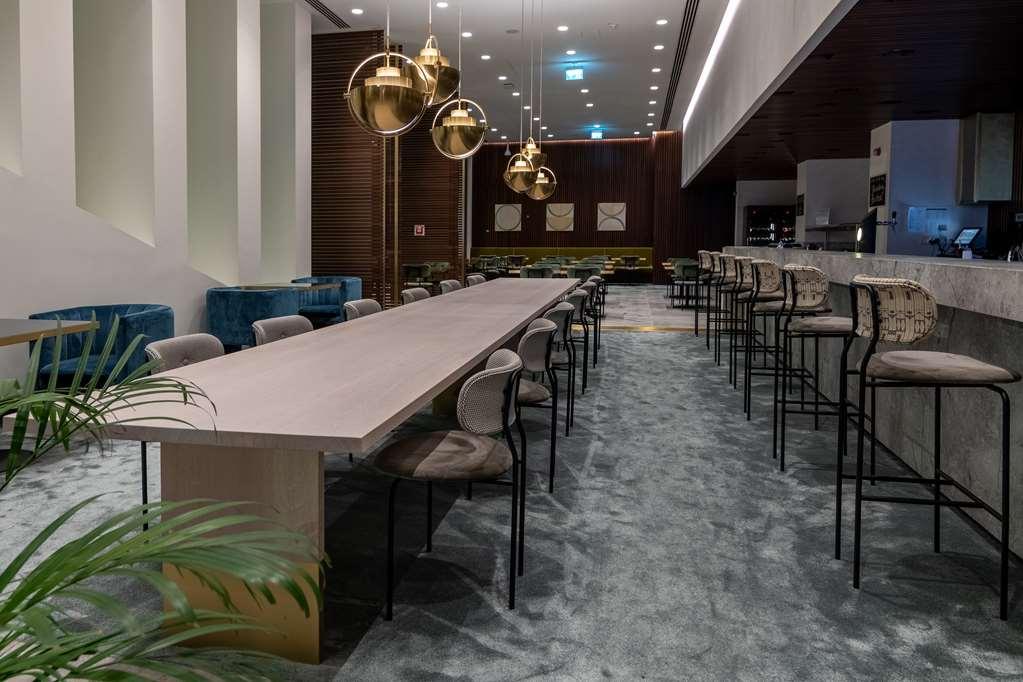 Hilton Garden Inn Tbilisi Chavchavadze المطعم الصورة